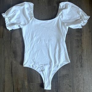 White Puff Sleeve Bodysuit with Scoop Neckline. Women’s size Large